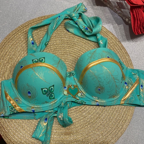Disney Other - Disney Alladin swim top size S NWOT